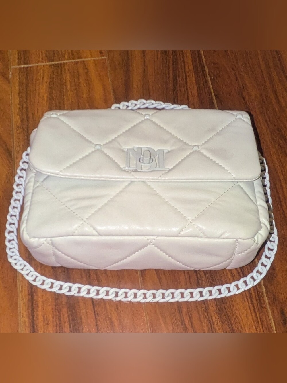 Badgley Mischka White Quilted Vegan Leather Chain Shoulder Bag